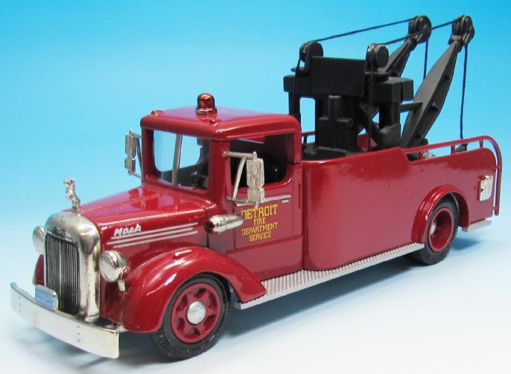 1950 Mack Tow Truck Fire Dept. Detroit red 1/43 ready made