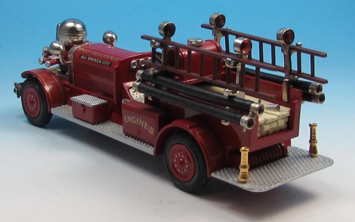 1931 Ahrens-Fox NS4 Piston Pumper East Providence RI rot 1/43 Fertigmodell