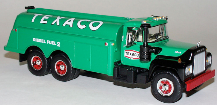 1960 Mack R-600 Fuel Tanker "Texaco Diesel" green 1/34 ready made