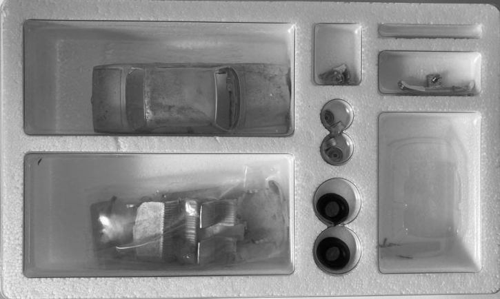 Mercedes 200/8 limousine non peint 1/43 métal blanc/étain kit