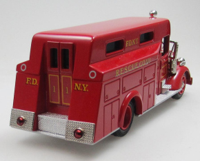 1947 Mack Typ L F.D.N.Y. Rescue Truck No.1 rot 1/43 Fertigmodell