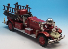 1931 Ahrens-Fox NS4 Piston Pumper East Providence RI rot 1/43 Fertigmodell