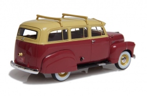 1949-53 Chevrolet Suburban mit Seitenschweller und Tür hinten rot-beige 1/43