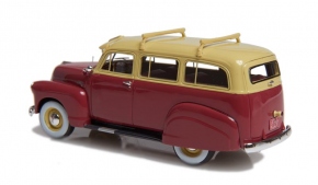 1949-53 Chevrolet Suburban with side skirts and door rear red-beige 1/43